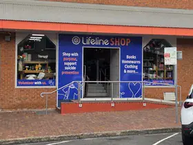 The Lifeline Kiama Shop seen from the street, with the Lifeline Shop sign above the entrance